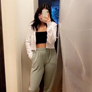 Meet your Posher, Leanna